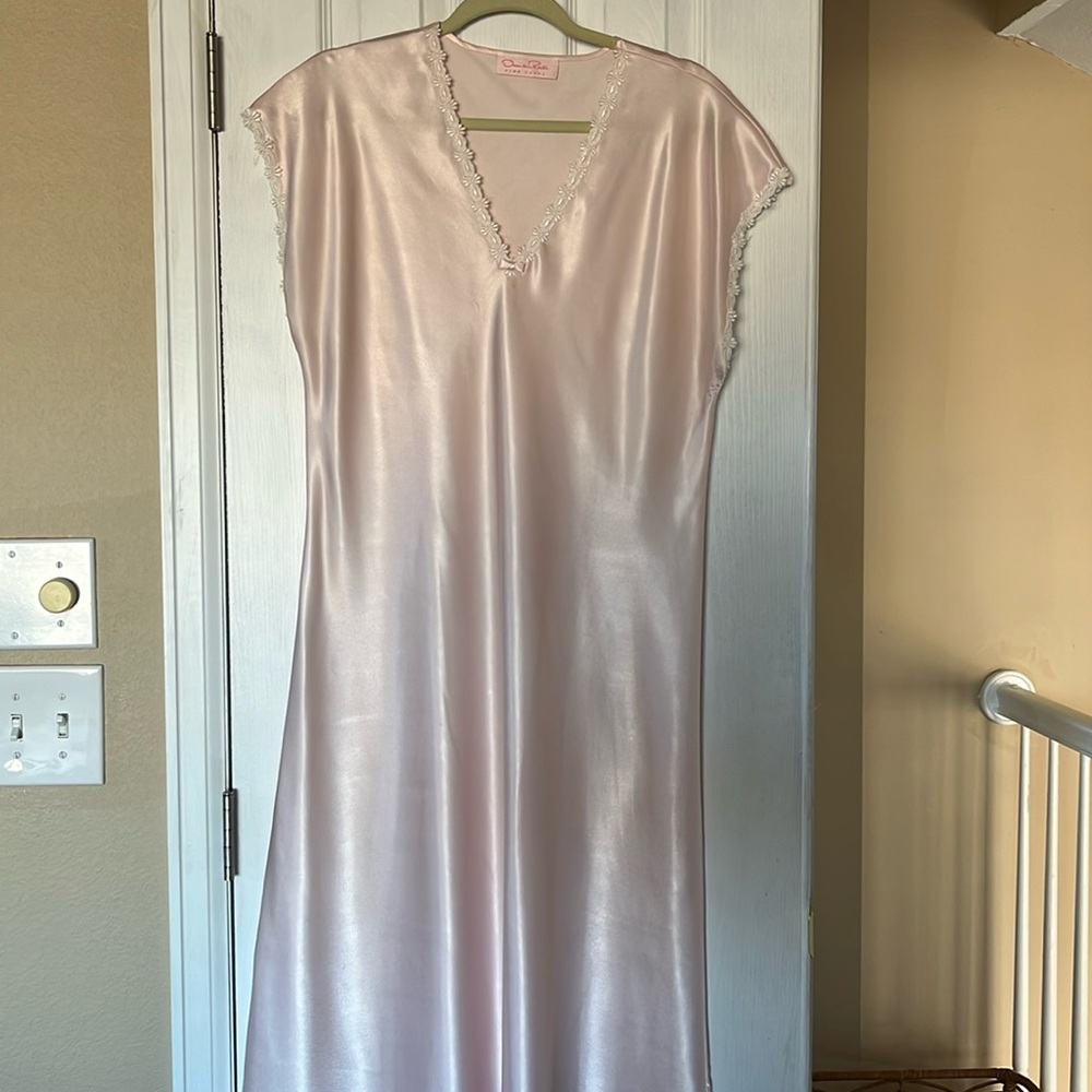 Like new Oscar De la Renta satin night gawn Wn pink sz M
